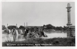 CPA - MILITARIA - Carte Photo Militaire - LYON - Les Ponts Meurtris Pont  PASTEUR / Photo PRADIER - Guerre 1939-45
