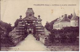 Le Chateau Et Ses Portes Monumentales - Villeblevin