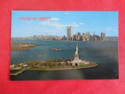 Statue Of Liberty Twin Towers Back Ground Not Mailed  Ref 1300 - Manhattan