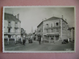 CPSM MONTMORILLON  LA SOUS PREFECTURE ET LE BOULEVARD DE STRASBOURG - Montmorillon