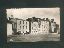 CPSM - PF - Frossay (44) - Les Hotels (Hotel De L' Ancre  - Du Commerce Voiture Citroen 2CV COMBIER CIM) - Frossay