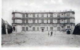 Delcampe - GRIGNAN - TRES BELLE CARTE - SEPIA - DU CHATEAU - RECONSTITUE - DU CHATEAU DE MME DE SEVIGNE-FACADE PRINCIPALE - 2 SCANS - Grignan