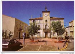 SALLES D´AUDE  - La Place Et La Mairie  - Véhicule    -   N° 15404 - Salleles D'Aude