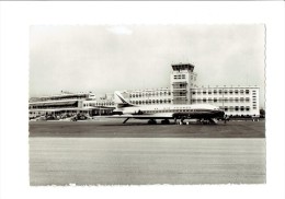 06 - Caravelle Et Aéroport De NICE - Avion AIR FRANCE - Noir Et Blanc N° 181 Montluet - - Transport (air) - Airport