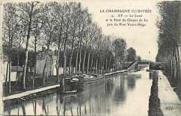 Marne - Ref A375- Ay - Le Canal -peniche - Et Pont De Chemin De Fer Pris Du Pont Victor Hugo- Carte Bon Etat - - Ay En Champagne