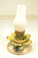 Petite Lampe Veilleuse A Pétrole / Huile En Barbotine, Fin 19eme Siècle / Début 20eme Siècle. - Lantaarns & Kroonluchters