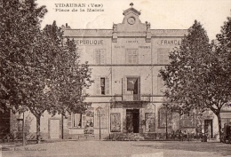 VAR 83 VIDAUBAN LA MAIRIE VOITURE ANCIENNE ET LA MAISON FAMILLE MOREAU MARIE YVONNE ET RENÉ - Ollioules