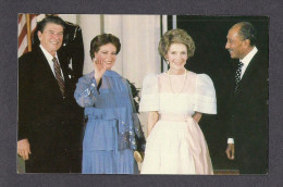 UNITED STATES - PRESIDENTS - EGYPTIAN ANWAR SADAT AND FIRST LADY JIHAN SADAT & PRESIDENT RONALD REAGAN AND NANCY REAGAN - Präsidenten