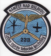 L'armée Tchèque-Czech Army, Ecusson Tissu-Patch, Base Aérienne-Námš Nad Oslavou, Services De Réparation De L - Patches