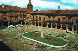 BENAVENTE (Zamora) - Plaza De , Place De, Square, Espana - Non Circulée, 2 Scans - Zamora