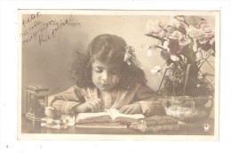 Carte Enfant  : Petite Fille écrivant + Bouquet De Fleurs  ( Colorisée ) - Portraits