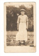 Carte  Photo : Garçon Boucher ( ? ) Photo D'un Jeune Homme Avec Un Tablier - Artisanat