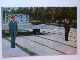 USSR PROPAGANDA. Pioneer Movement ( Communist Party Scouting) - - Old PC - Postcard Dzerginsk    1975 - Partis Politiques & élections