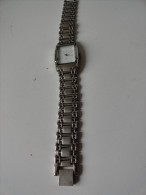 MONTRE AVON QUARTZ - Montres Anciennes