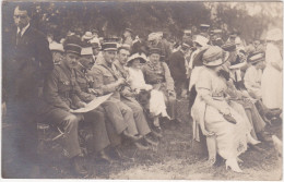 Carte Photo - Pilotes Aviateurs Et Civil En Plein Air - Reuniones