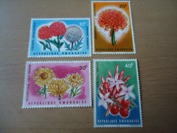 Ruanda:  4 Werte Blumen  (1966) - Usati