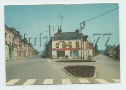 Moulins-la-Marche (61) : La Station Essence ESSO SERVICE LANGLOIS Au Rond Point  En 1982 (animé) GF. - Moulins La Marche
