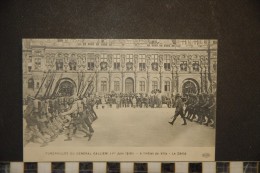 FUNERAILLES Du Général GALLIENI ,(1er Juin 1916), à L'Hotel De Ville Le Défilé,  MILITARIA - Funerali