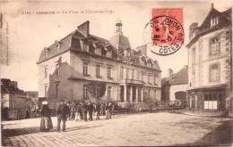 LANNION - La Place De L'Hôtel De Ville - Lannion