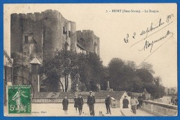 Delcampe - CPA Vue Peu Courante - DEUX SEVRES - NIORT - LE DONJON - Belle Animation - N Alix / 7 - Niort