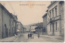 CPA 54 - NEUVES-MAISONS - La  MAIRIE ET LE QUARTIER CENTRAL (animée Enfants...) - Neuves Maisons