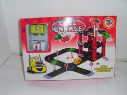 CARS  GARAGE - Oud Speelgoed