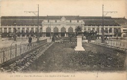 69 LYON - Gare Des Brotteaux - Les Jardins Et La Façade - Other & Unclassified