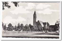 Bussum, Wilhelminaplantsoen Met Geref. Kerk - Bussum