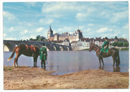 Gien, Vue Générale, Chevaux , Corps De Chasse Du Château, Cpm, écrite, Ed Nivernaises - Gien