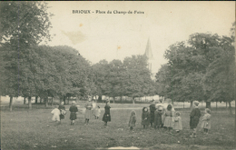 79 BRIOUX SUR BOUTONNE / La Place Du Champ De Foire, Brioux / - Brioux Sur Boutonne