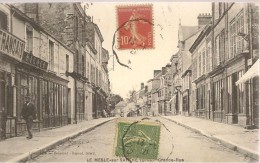 LE MESLE-sur-SARTHE - Grande Rue - Nombreux Commerces - Le Mêle-sur-Sarthe