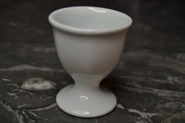 Ancien Coquetier En Porcelaine Blanc - Eier