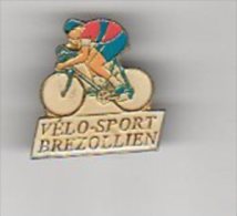 Mai14   Réf  65093   Pin´s    Vélo Sport Brezollien - Radsport