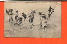 Pêche - Sur Les Plages Normandes - Jeux Dans La Mer ( Normandie - Enfants) - Pesca