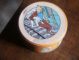 BOITE DE CHOCOLAT TINTIN SUR UN TRAIN - Tintin