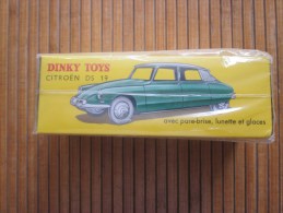 DINKY TOYS Miniature Dinky-toy Citroën DS 19 Berline Echelle 1/43 -L112 Mm Voiture Automobile France  1958 Sous Blister - Dinky