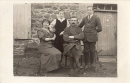 CHATELAUDREN CARTE PHOTO POILUS NUMERO 46 SUR SON COL ET SA FAMILLE TOP RARE 1916 - Châtelaudren