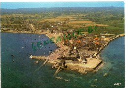 50 - BARFLEUR - VUE AERIENNE   AU 1ER PLAN L' ABRI DU CANOT DE SAUVETAGE - Barfleur