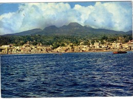 GUADELOUPE BASSE TERRE SE DECOUPANT SUR LE CIEL LE VOLCAN DE LA SOUFRIERE - Basse Terre