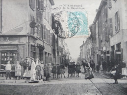 CPA La Cote Saint André. Rue De La République.Coiffeur Et Magasin. Animation - La Côte-Saint-André