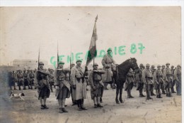 50 - CHERBOURG - CARTE PHOTO GUERRE 1914-1918- PRESENTATION DRAPEAU - RARE - Cherbourg