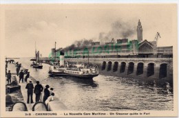 50 - CHERBOURG - NOUVELLE GARE MARITIME - UN STEAMER QUITTE LE PORT - Cherbourg