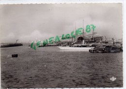 50 -  CHERBOURG - LA GARE MARITIME ET LE CUIRASSE RICHELIEU DANS LA RADE -  1950 - Cherbourg