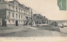 S S 337 / CPA  DUCLAIR      (76  )  LE QUAI ET L'HOTEL DE LA POSTE - Duclair