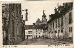 K80  /  DEPT 28 RARE CPA EPERNON RUE DE LA MADELEINE ET ECOLE NEUVE - Epernon