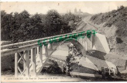 50 - COUTANCES - LE PONT DU TRAMWAY ET LA VILLE - Coutances