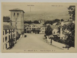 Ascain : La Place De L'Eglise En 1900 ( Belle Vue ) - Ascain