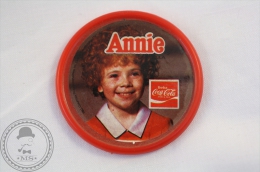 Rare Collectible Coca Cola Badge - Annie From The 1982 Musical Movie - Coca-Cola