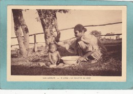 ILES  LOYAUTE  -  A  LIFOU  -  LA  TOILETTE  DU  BEBE  -  1963  - - Nueva Caledonia