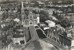 AQUITAINE - 33 - GIRONDE - BAZAS  - CPSM GF NB - Vue Aérienne - La Cathédrale - Bazas